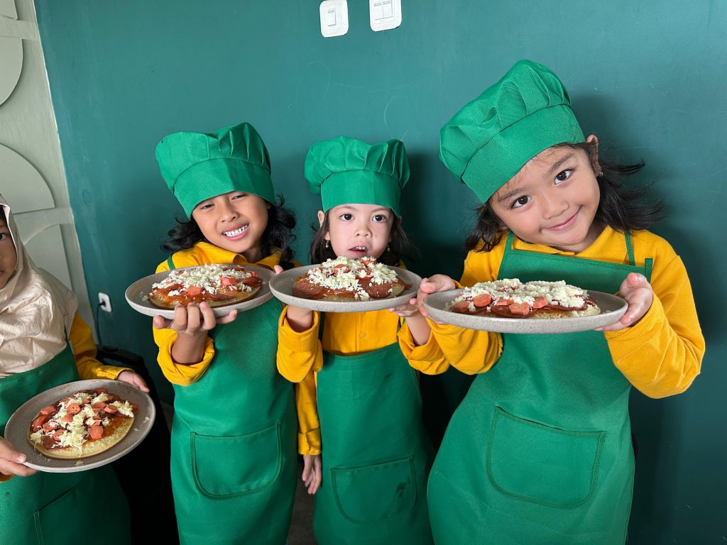 MAKING MARTABAK PIZZA