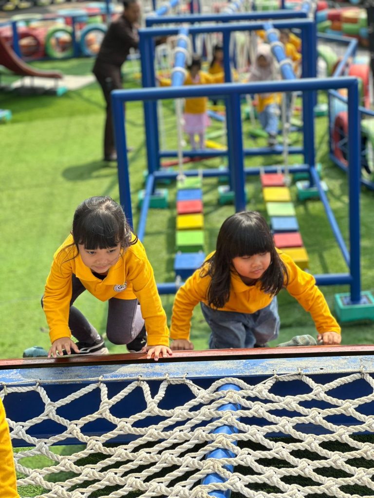 BELAJAR DI ALAM KE HOMPIMPLAY